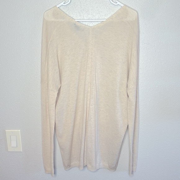 Vince Women's Beige Marino Wool Dolman Sleeve V-Neck Tunic Top Size Medium - Picture 7 of 7